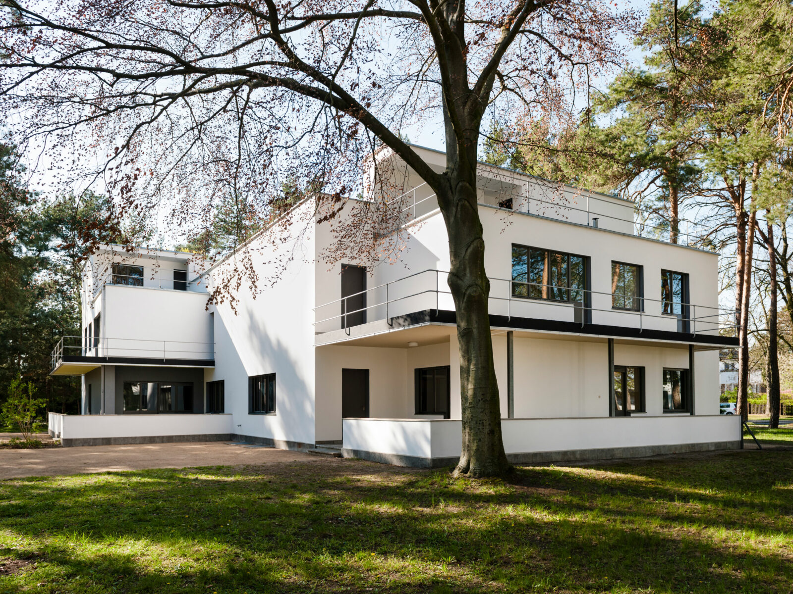 Bauhaus Building - Locations - Stiftung Bauhaus Dessau